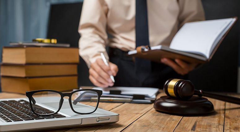 Top 6 Reasons You Need A Business Lawyer